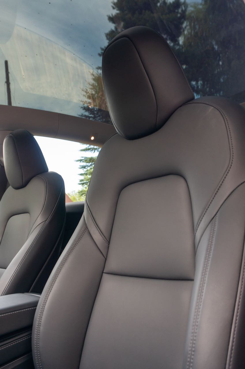 Tesla Model Y fotele 