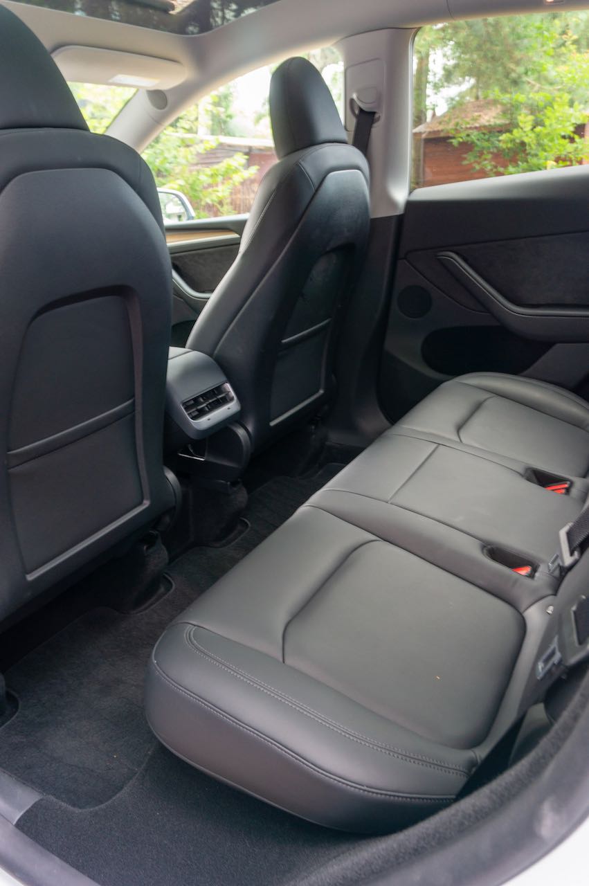 Tesla Model Y miejsce z tyłu 