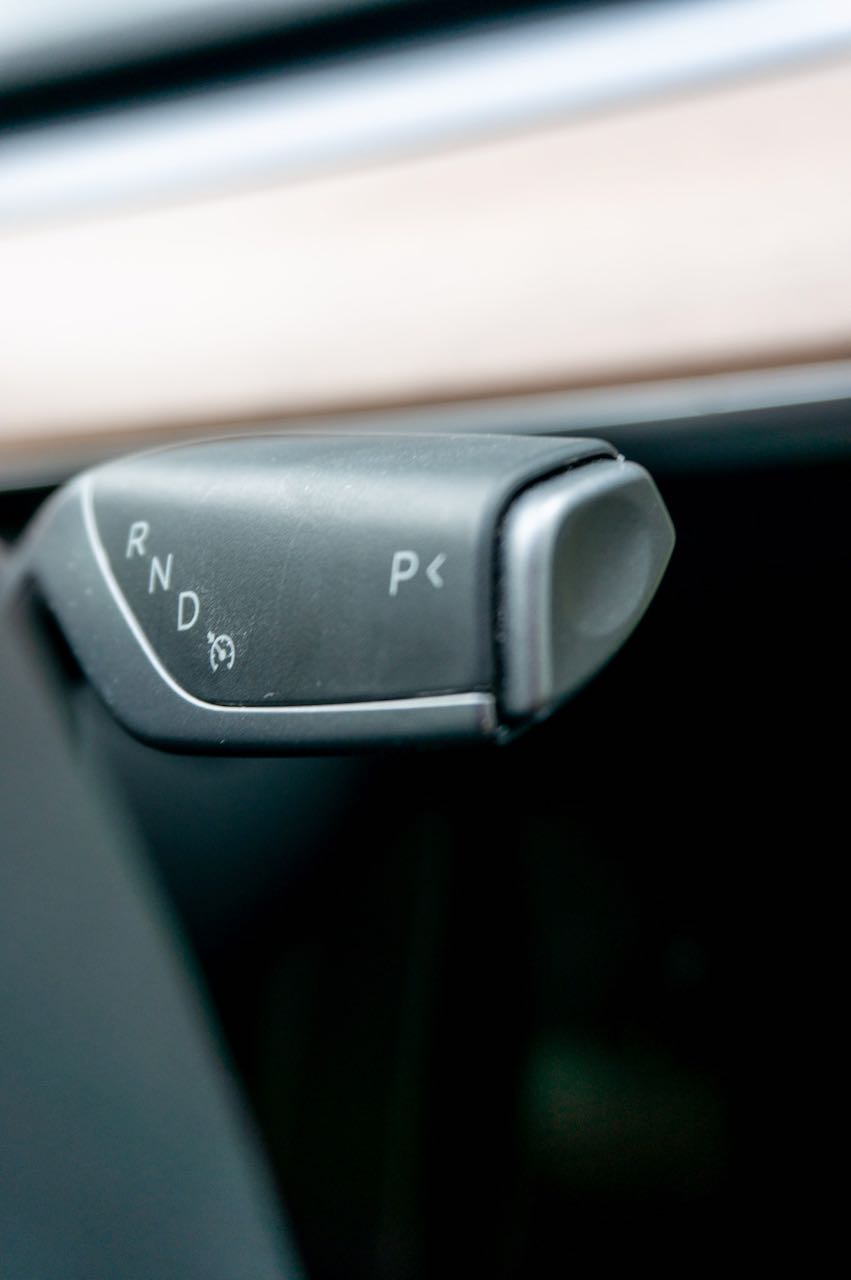 Tesla-Model-Y prnd