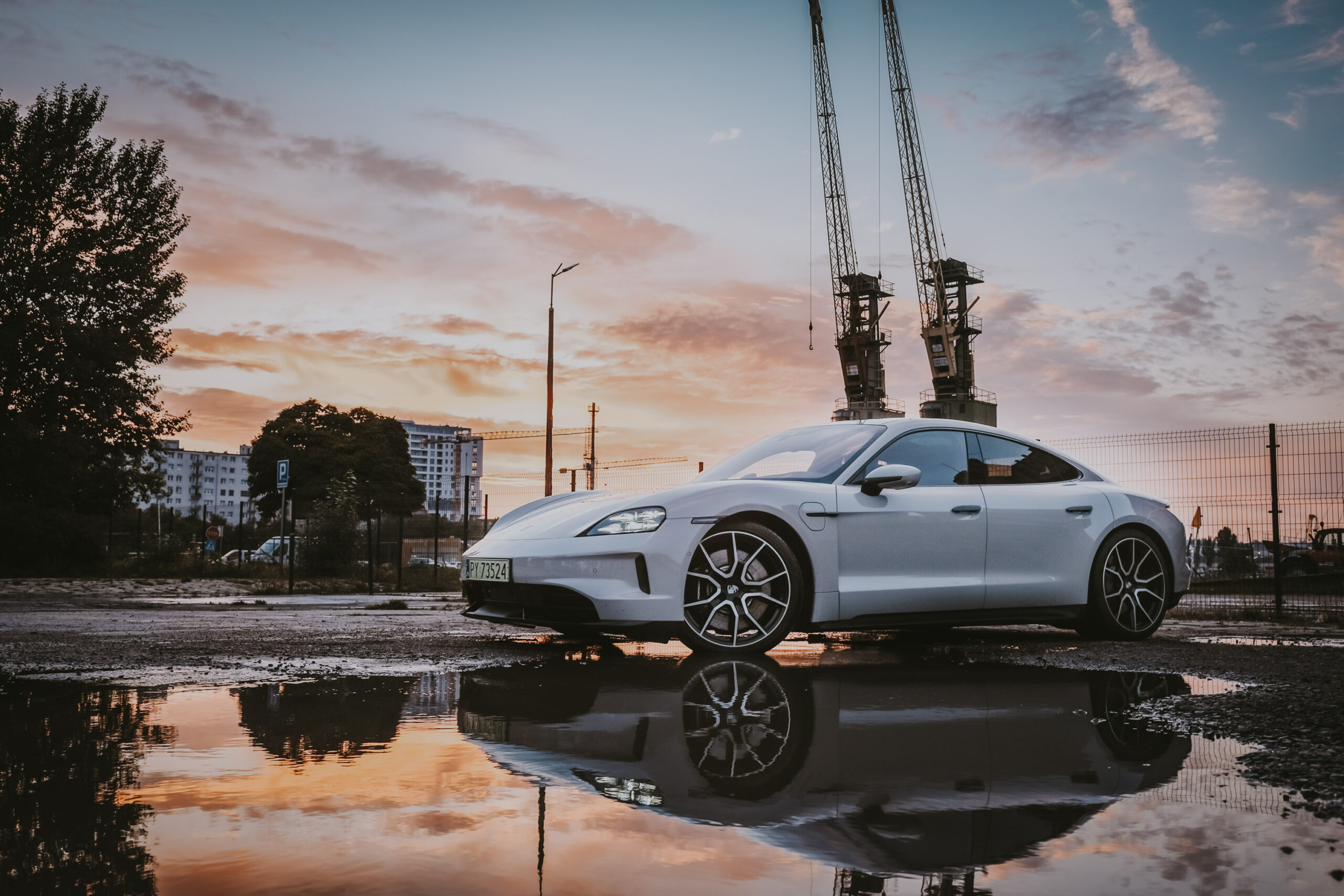 Nie jesteś przekonany do elektryfikacji? Koniecznie przejedź się takim Porsche. Test modelu Taycan 4S
