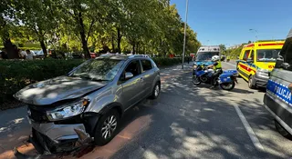 Samochód wjechał w przystanek. Dwie osoby nie żyją, jest wielu rannych