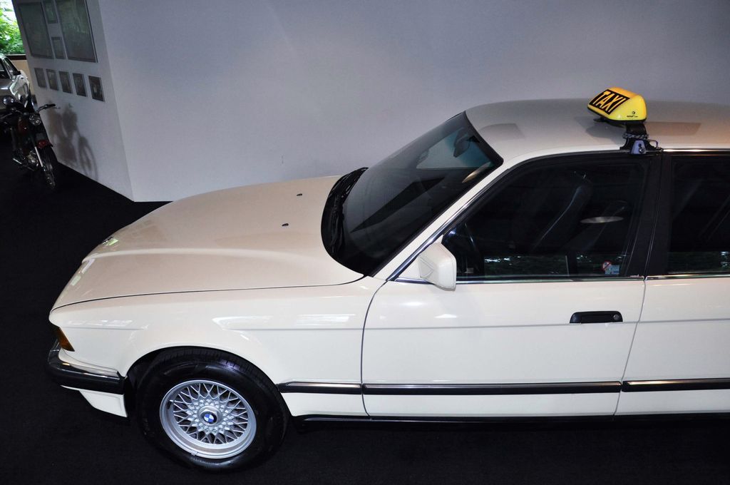 BMW E32
