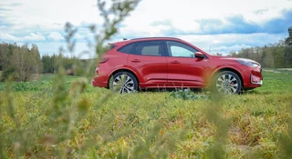 Masz ładny makijaż i mało palisz, ale dlaczego przytyłaś? Test SUV-a Ford Kuga PHEV