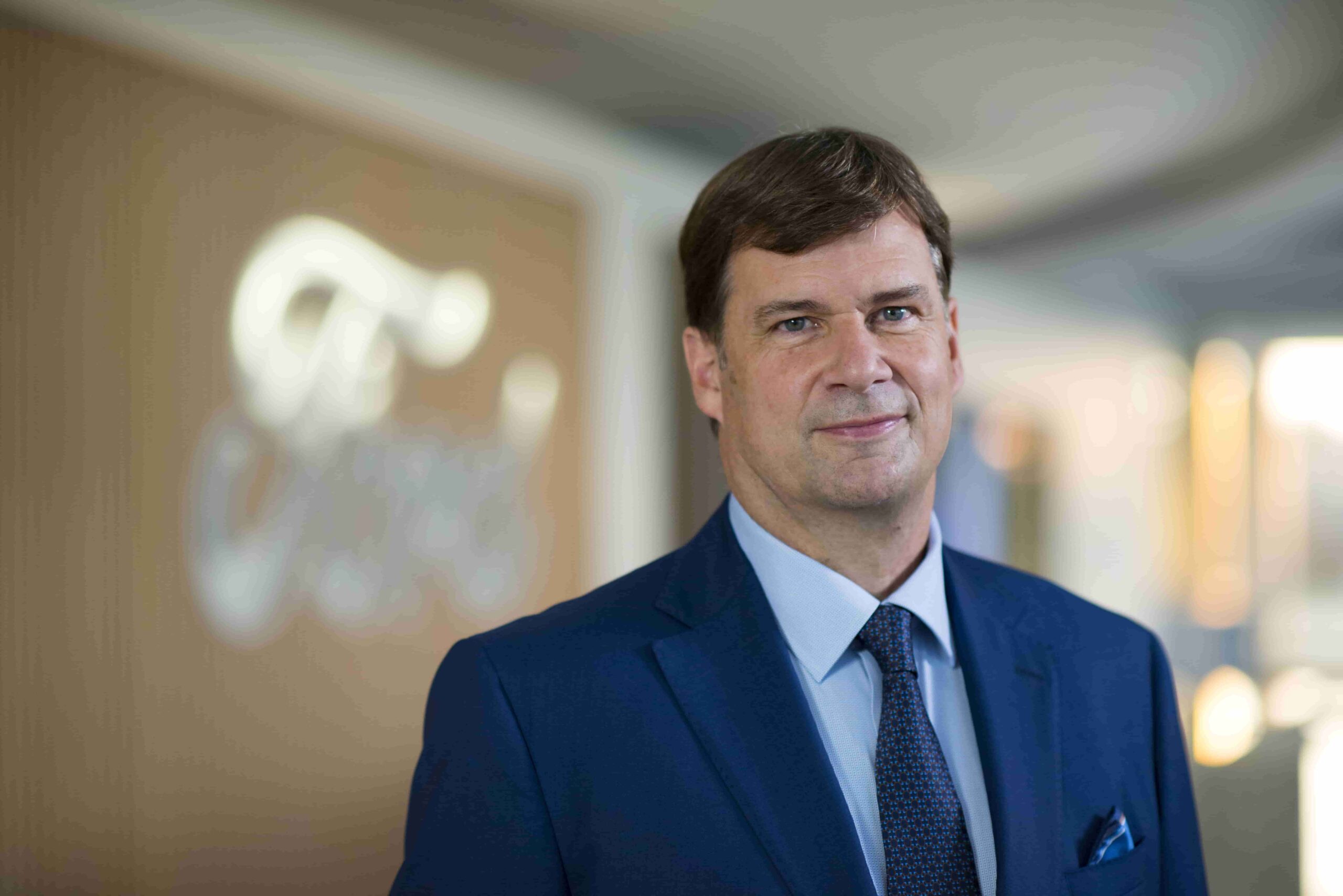 Jim Farley chwali Xiaomi