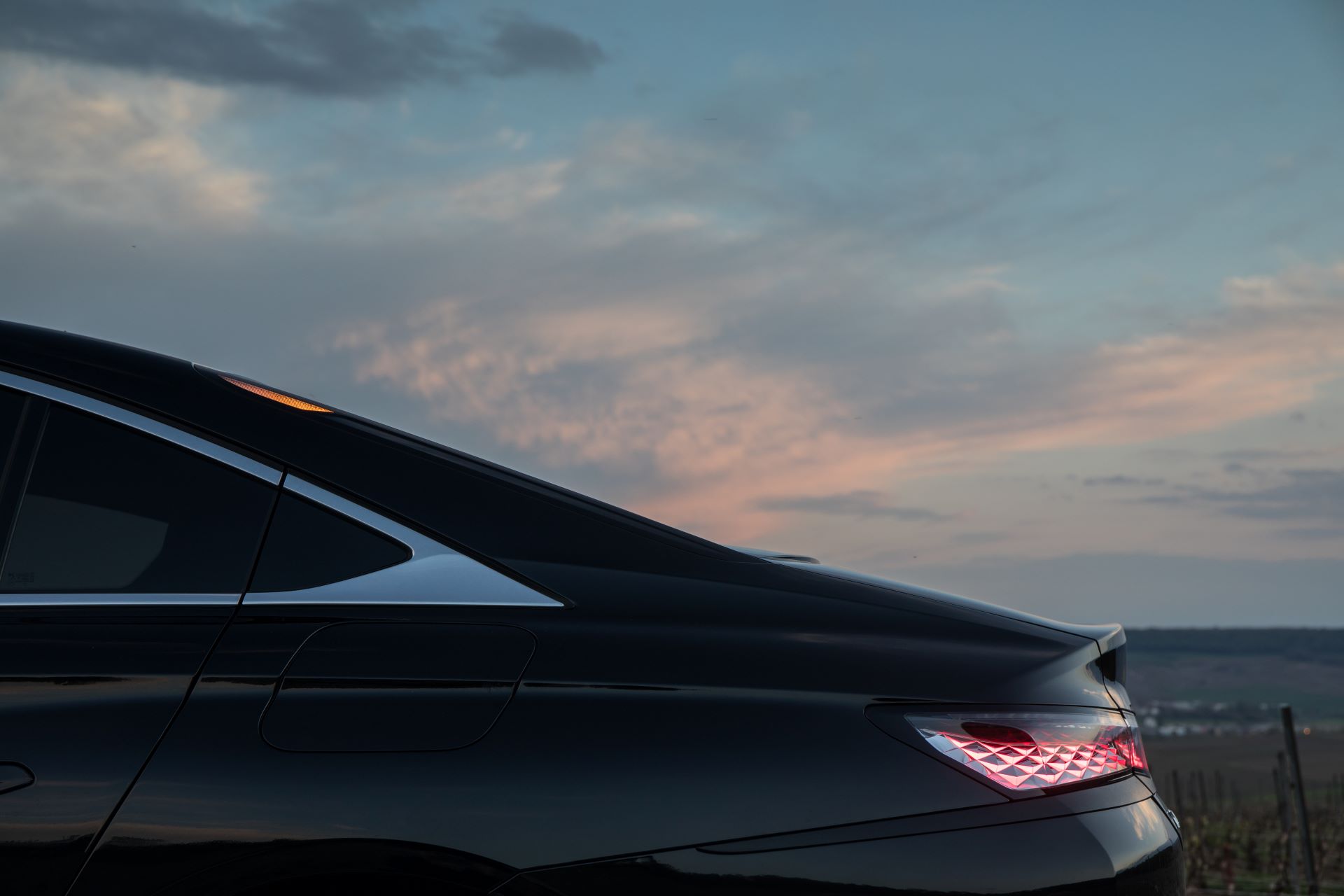 BMW serii 5 właśnie poznało swojego największego rywala. Nie czytajcie przy jedzeniu