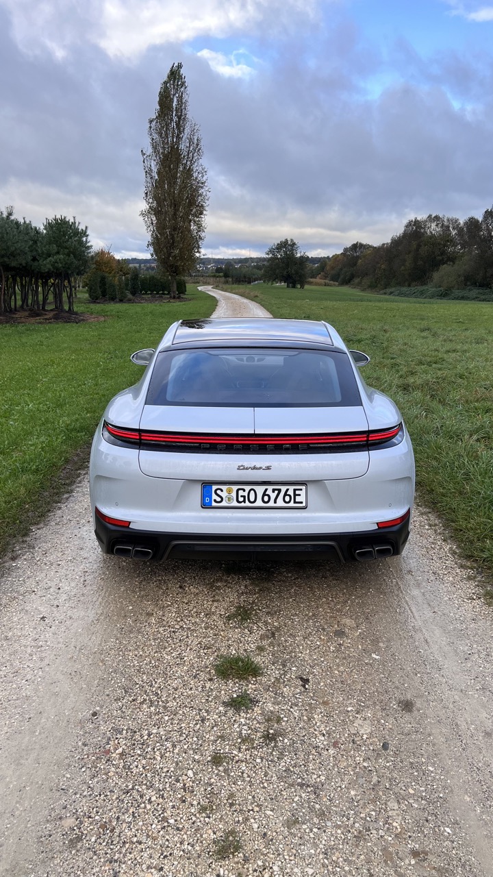 porsche panamera 2025