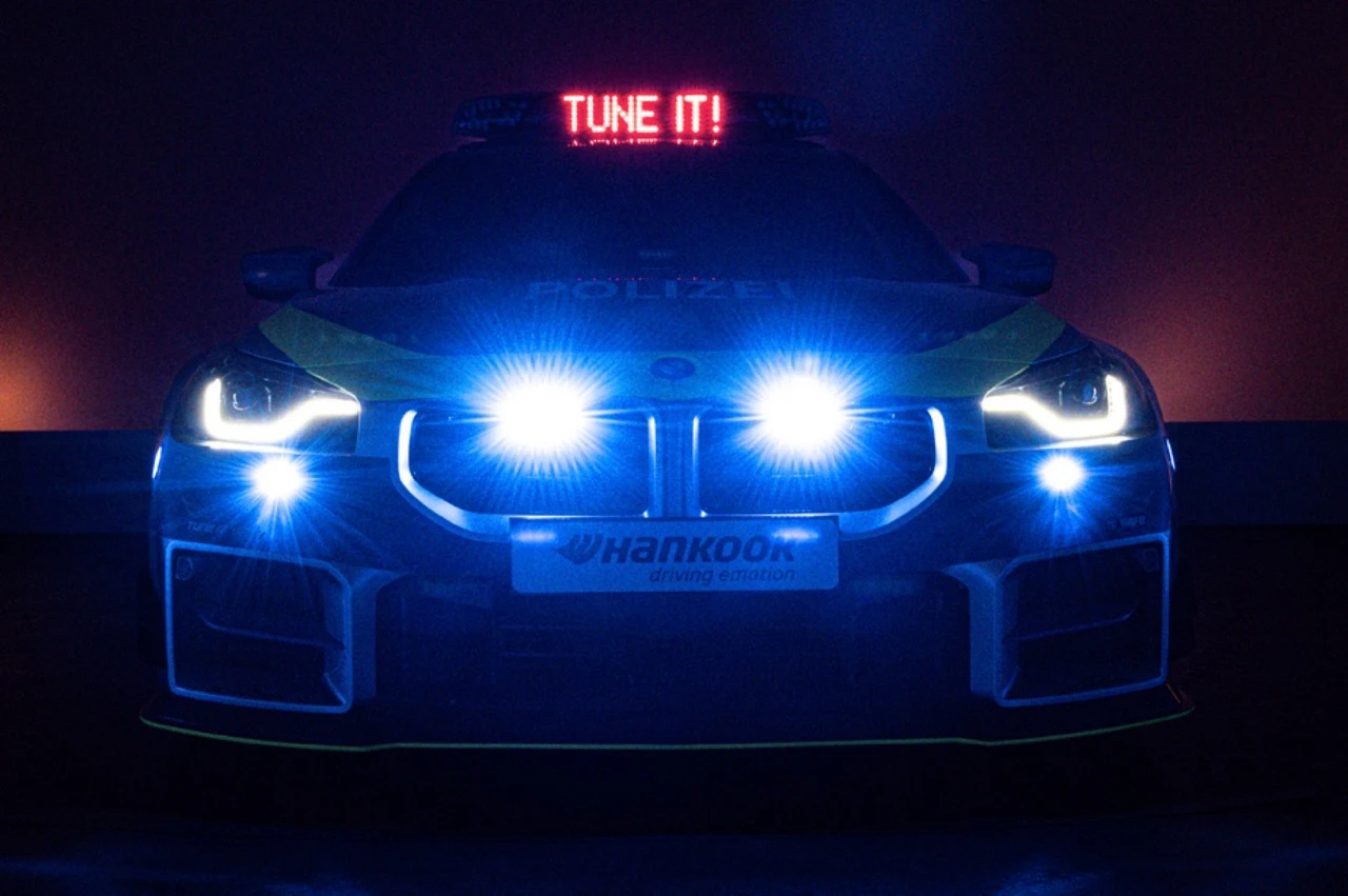 https://ocs-pl.oktawave.com/v1/AUTH_2887234e-384a-4873-8bc5-405211db13a2/autoblog/2024/11/Polizei-BMW-M2-G87-Tune-it-Safe-2024-AC-Schnitzer-Tuning-01-Duzy.jpeg