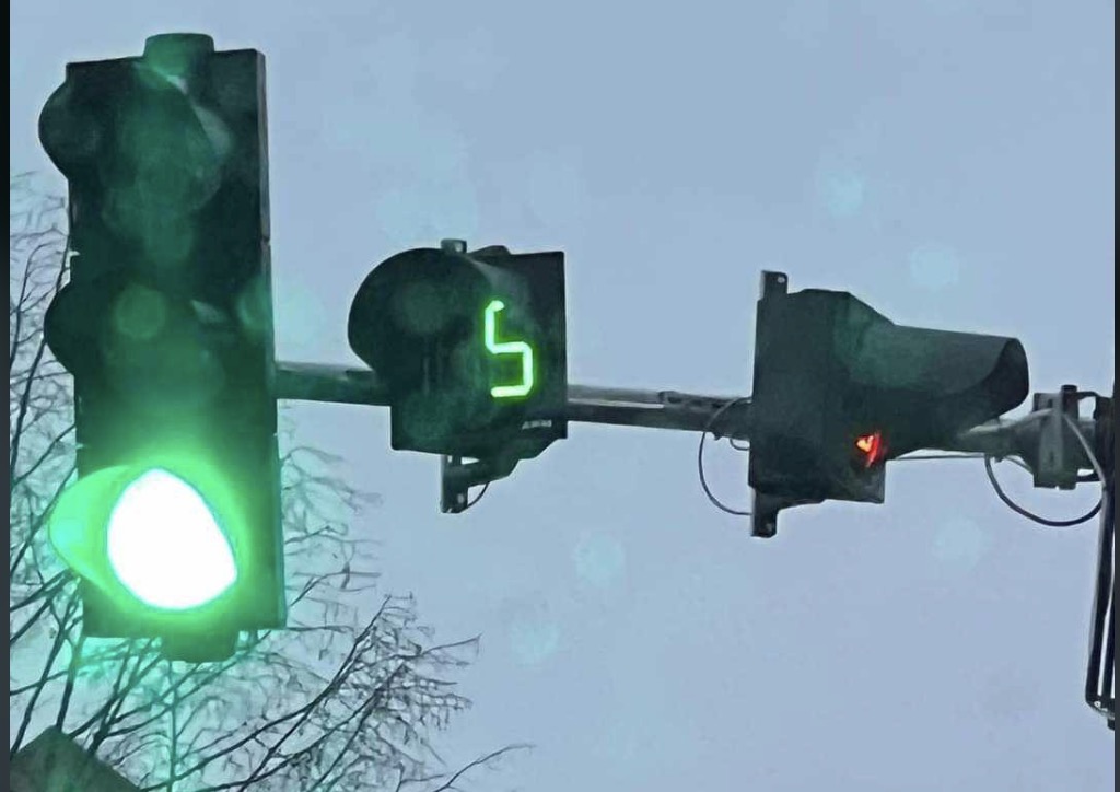 Nawet Zgierz ma takie sygnalizatory, ale nie Łódź. Teraz to się zmienia, już odliczam sekundy