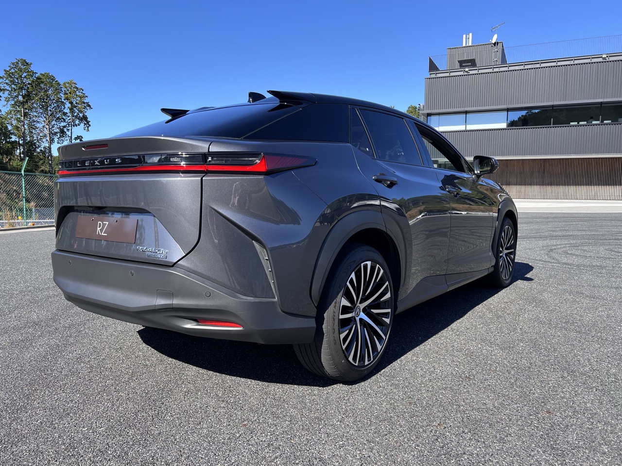 lexus rz wolant