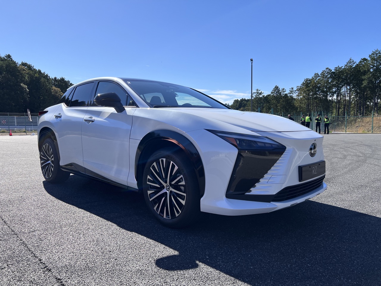 lexus rz wolant