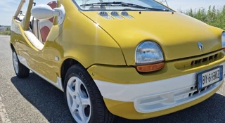 Wyprodukowano miliony Renault Twingo, ale powstało tylko 18 sztuk w takiej wersji.  Cena? Średnia