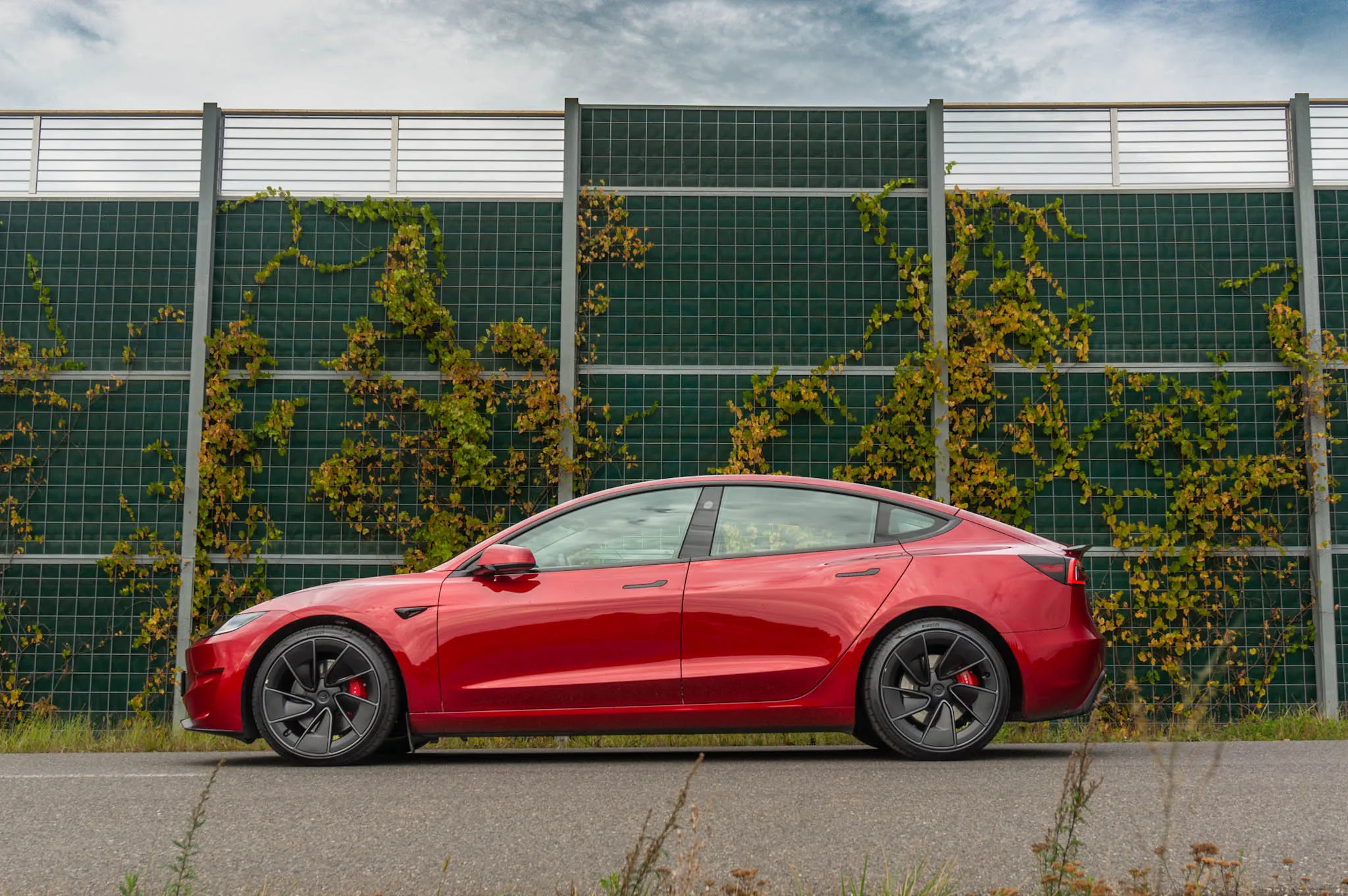 Tesla nie zrobiła progresu. Kiepski początek roku dla firmy Elona Muska