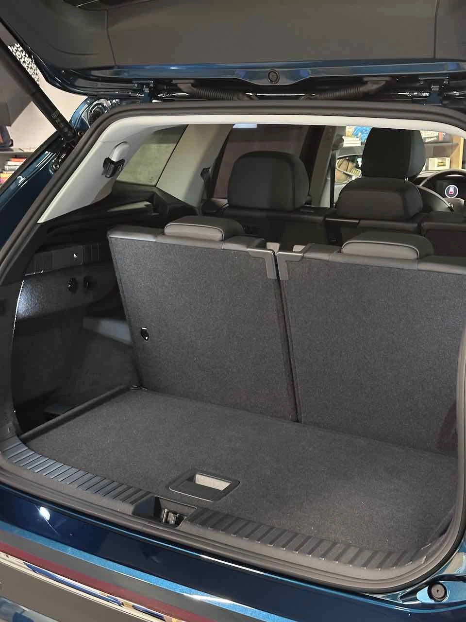https://ocs-pl.oktawave.com/v1/AUTH_2887234e-384a-4873-8bc5-405211db13a2/autoblog/2024/11/volkswagen-tayron-58.jpeg