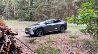 SUV Toyoty nie umiał w nazwę i dozna przykrości. REV4 to jeszcze idzie wymówić