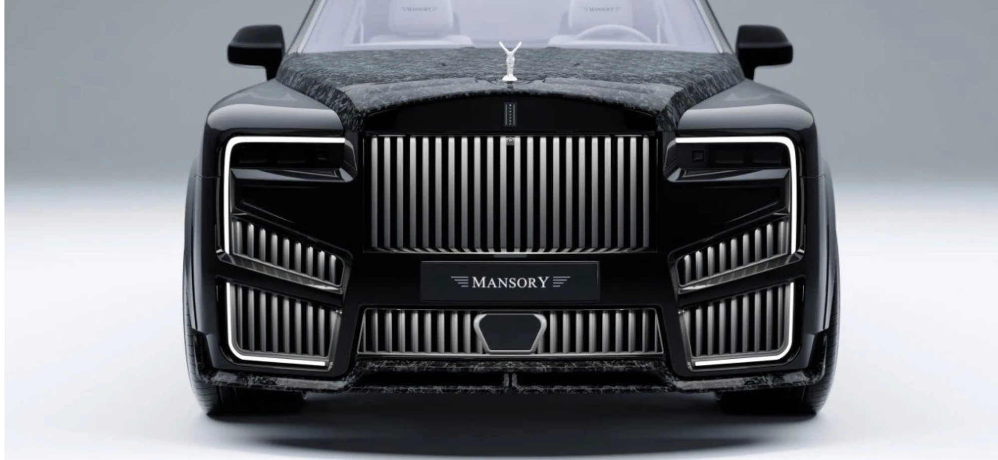 Mansory wzięło się za najnowszego SUV-a dla piłkarzy. Jest jak jeżdżący telebim