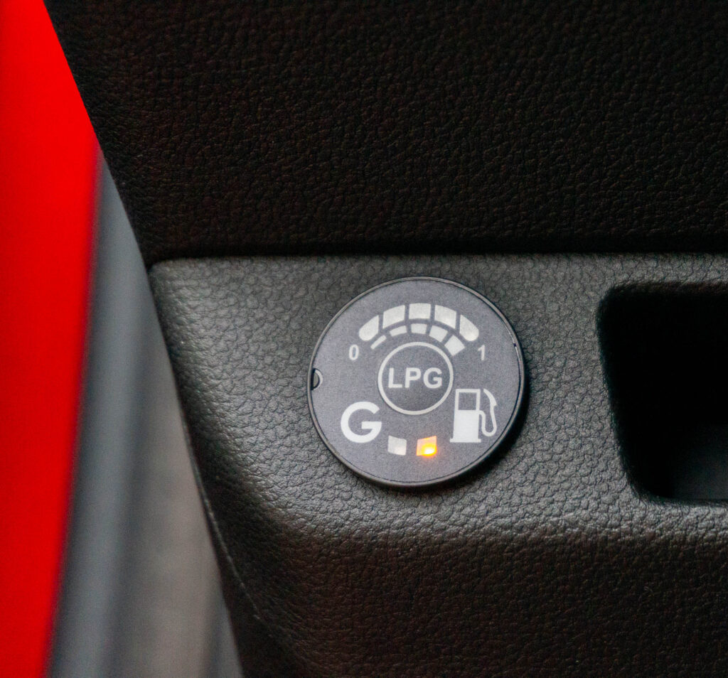https://ocs-pl.oktawave.com/v1/AUTH_2887234e-384a-4873-8bc5-405211db13a2/autoblog/2024/12/mitsubishi-colt-invite-lpg-13-1024x954.jpg