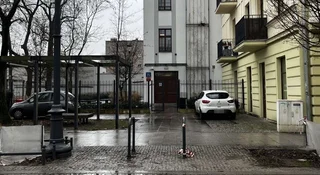 Mistrzowie kreatywnego parkowania, czyli absurdów ciąg dalszy. Bo słupki to była łatwizna