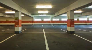 Ile samochodów korzysta z wielopoziomowego Park and Ride? Niecałe cztery dziennie, a o co chodzi?