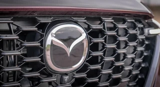 Mazda oficjalnie zmienia logo. To wasza wina, bo za dużo siedzicie w telefonach