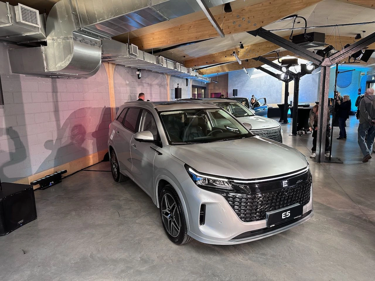 https://ocs-pl.oktawave.com/v1/AUTH_2887234e-384a-4873-8bc5-405211db13a2/autoblog/2025/01/dfsk-e5-1.jpeg