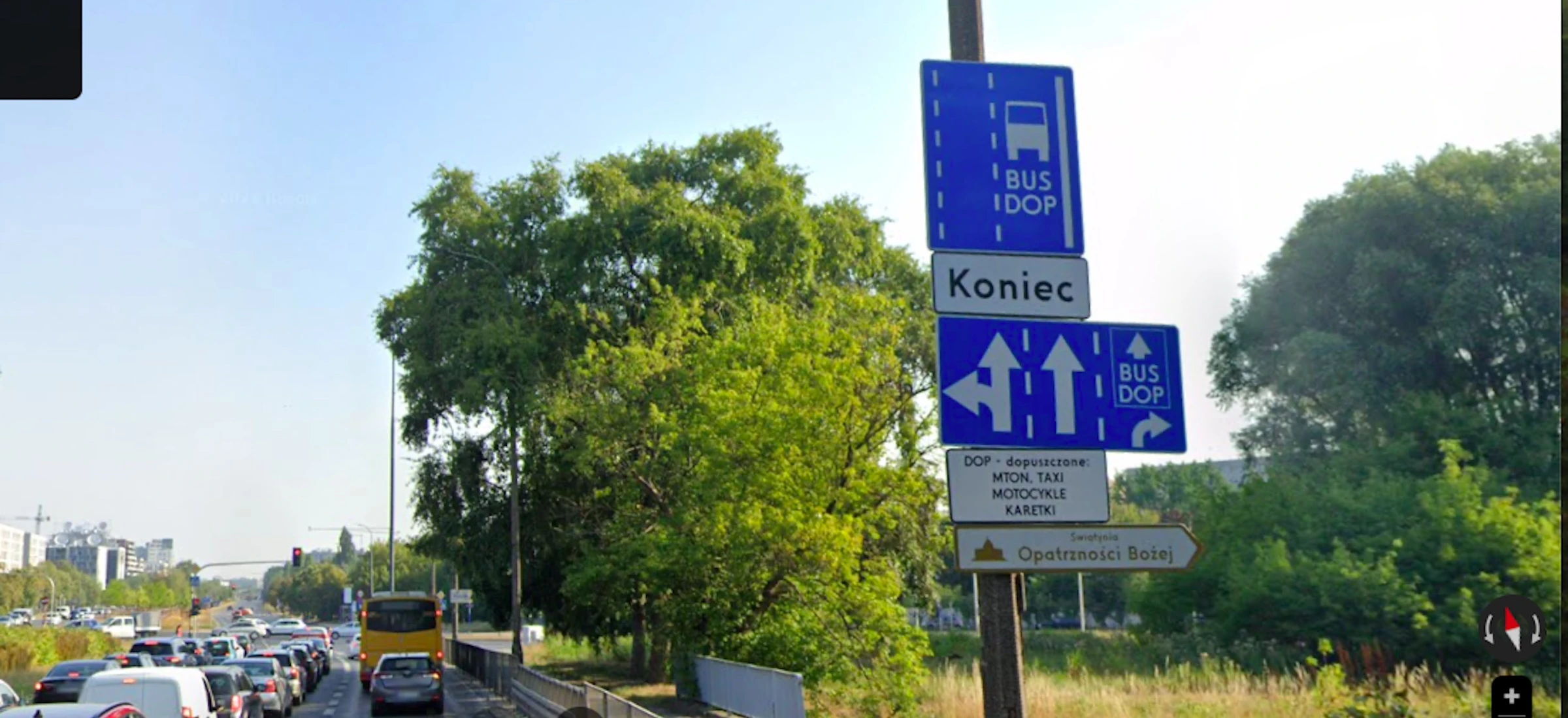 Auta elektryczne muszą jechać prosto, a spalinowe muszą skręcić w prawo. Cóż za dziwne oznakowanie