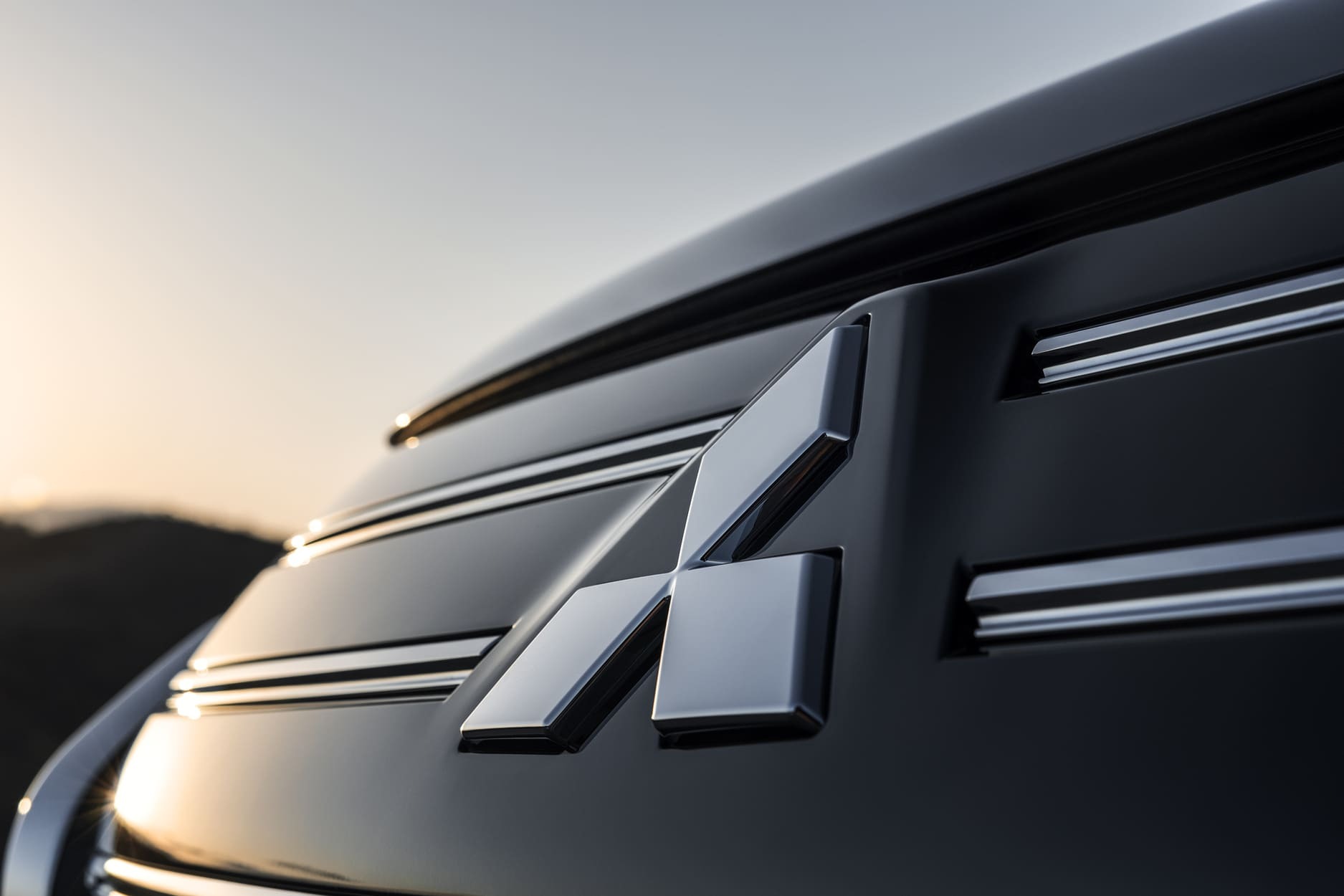 Nowy SUV Mitsubishi nadciąga na ratunek. Nazwę znacie, rozmiar RAV4