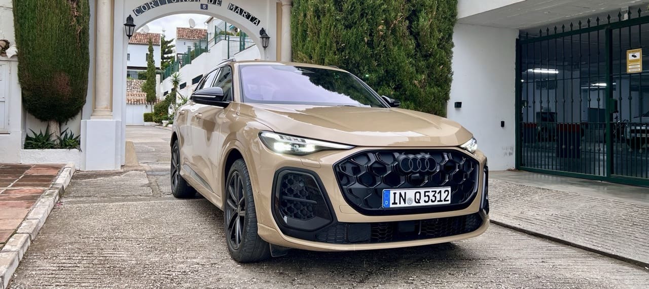 Audi Q5 cover