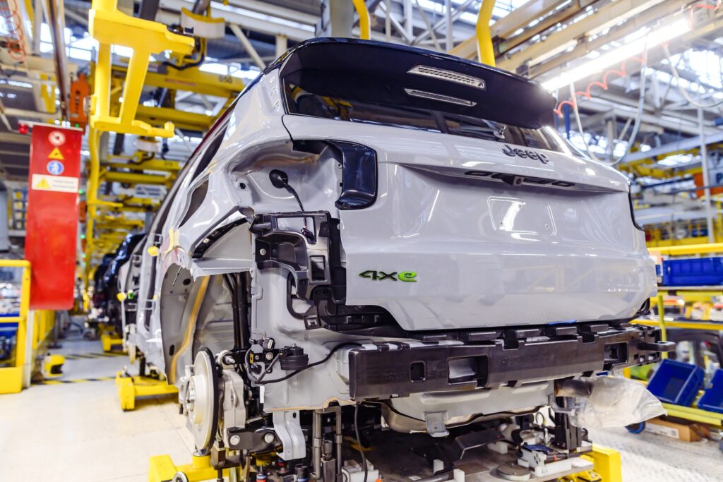 https://ocs-pl.oktawave.com/v1/AUTH_2887234e-384a-4873-8bc5-405211db13a2/autoblog/2025/03/JeepAvenger4xeTNFprodukcjaStellantisTychy-1024x683.jpg