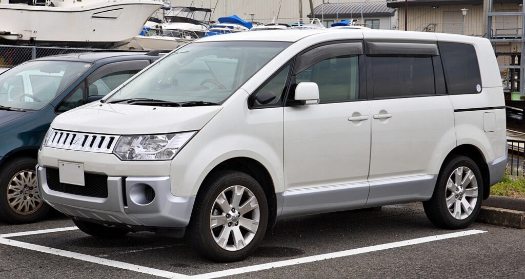https://ocs-pl.oktawave.com/v1/AUTH_2887234e-384a-4873-8bc5-405211db13a2/autoblog/2025/03/Mitsubishi-Delica-D5_3-1024x544.jpeg