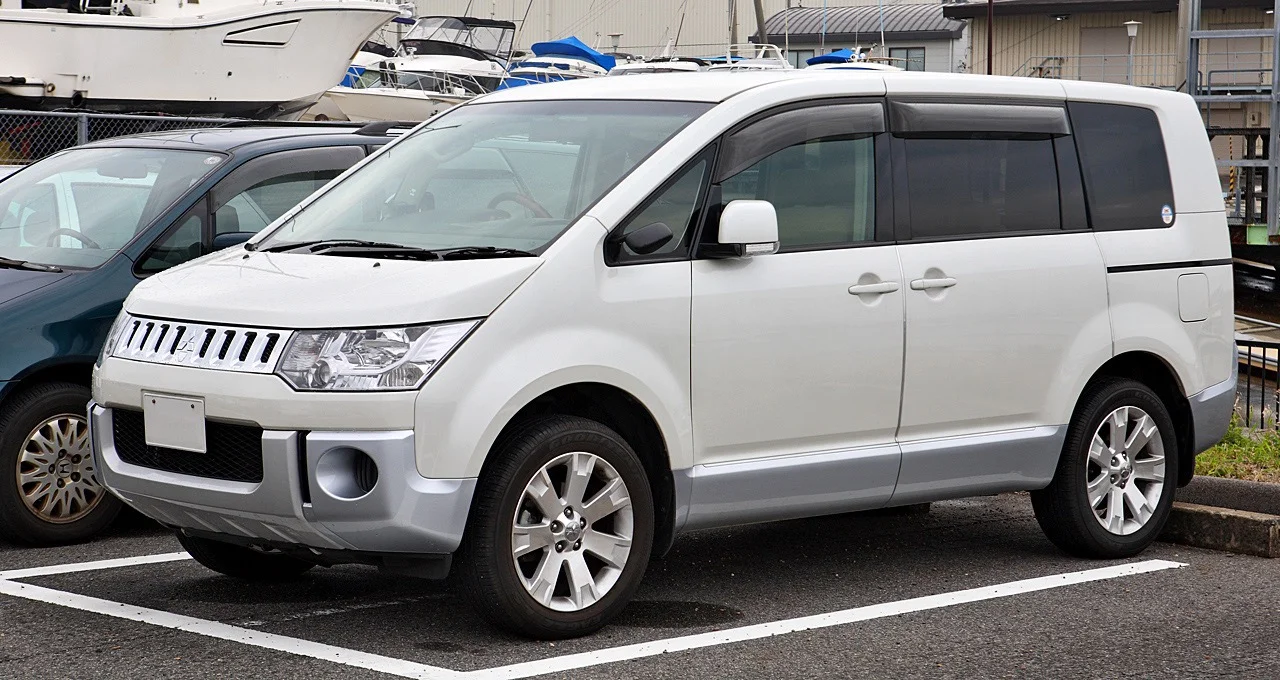 https://ocs-pl.oktawave.com/v1/AUTH_2887234e-384a-4873-8bc5-405211db13a2/autoblog/2025/03/Mitsubishi-Delica-D5_3.jpeg