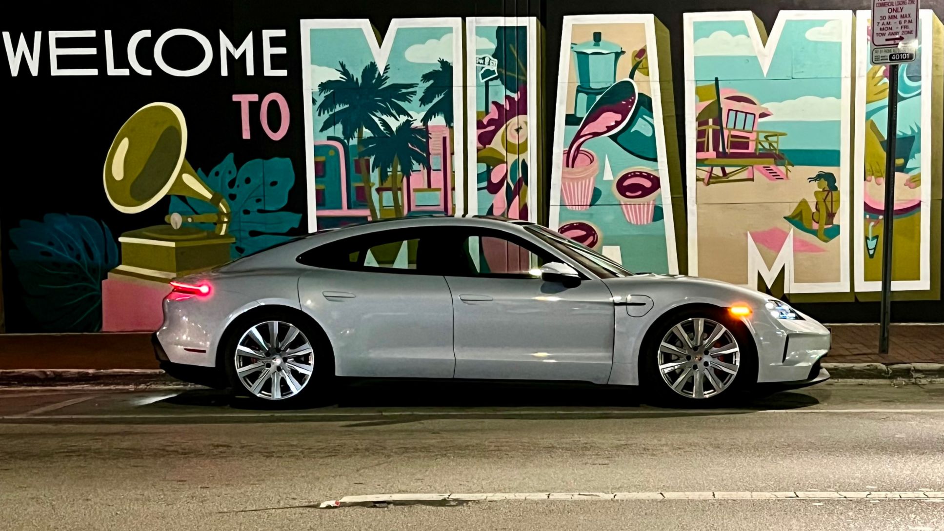 Porsche zamieni lakier na aucie w wyświetlacz. Wspaniale, nie widzę zalet