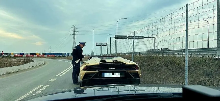Złote Lamborghini pędziło prawie 200 km/h. Znacie ten tor, nosi oznaczenie S7