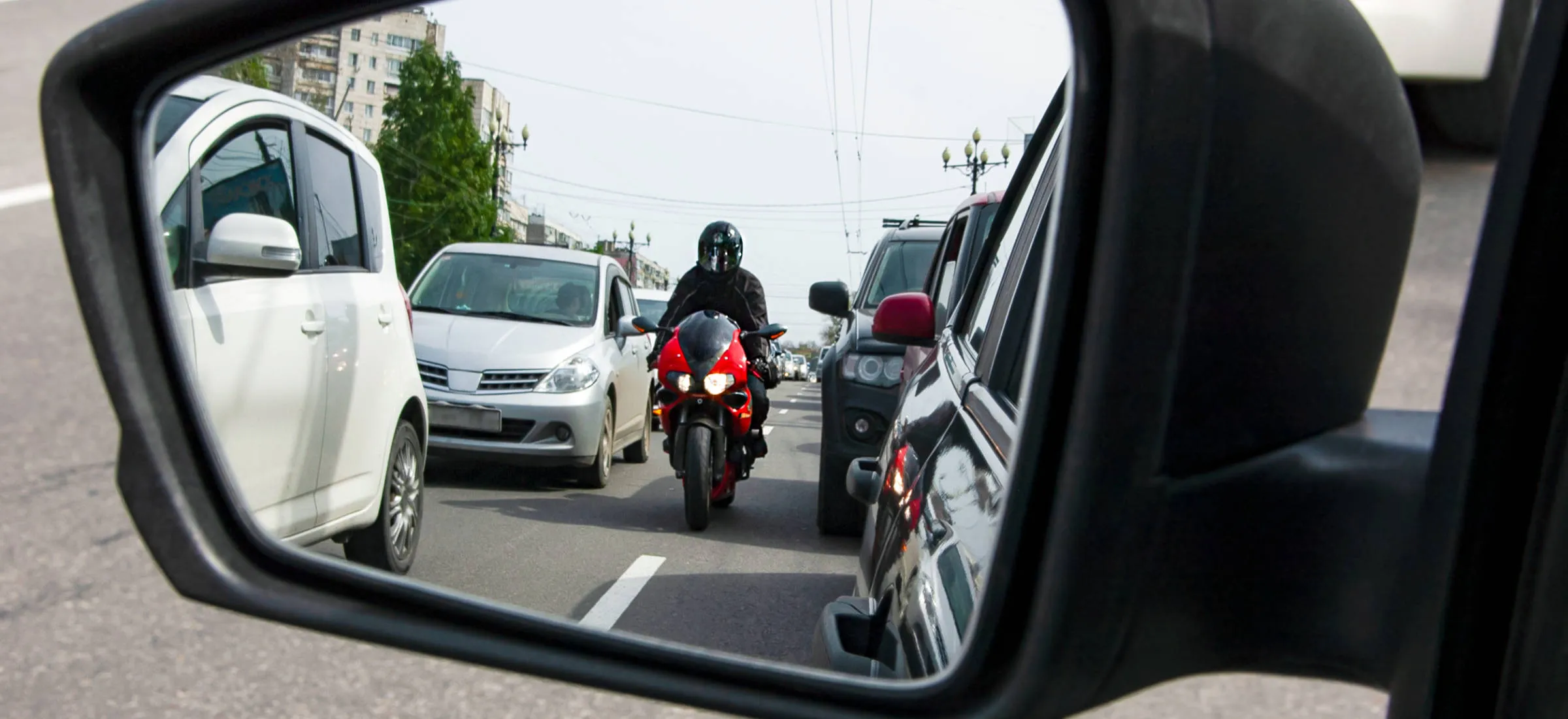 Miłośnicy motoryzacji z zakazem jazdy nocą. Jest chytry plan przeciwników zakazywania
