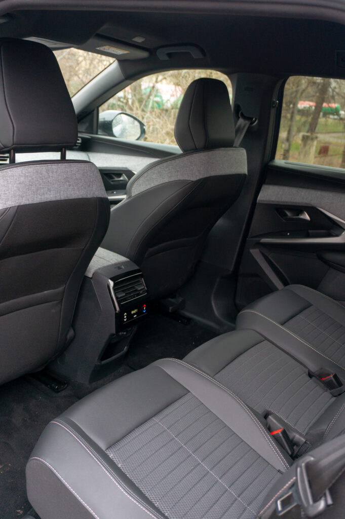 https://ocs-pl.oktawave.com/v1/AUTH_2887234e-384a-4873-8bc5-405211db13a2/autoblog/2025/03/peugeot-e5008-26-2-681x1024.jpg