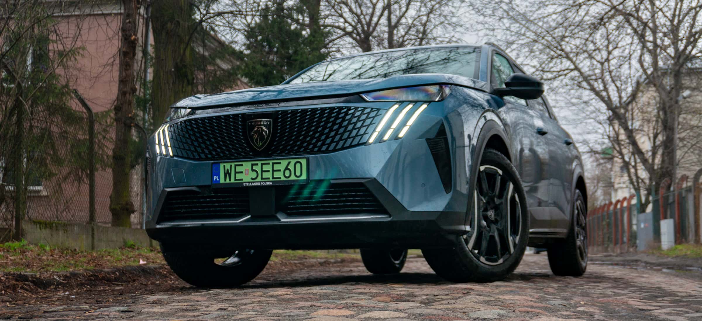 Ten duży SUV ma 7 miejsc i cenę z kosmosu. Oto jego konkurenci