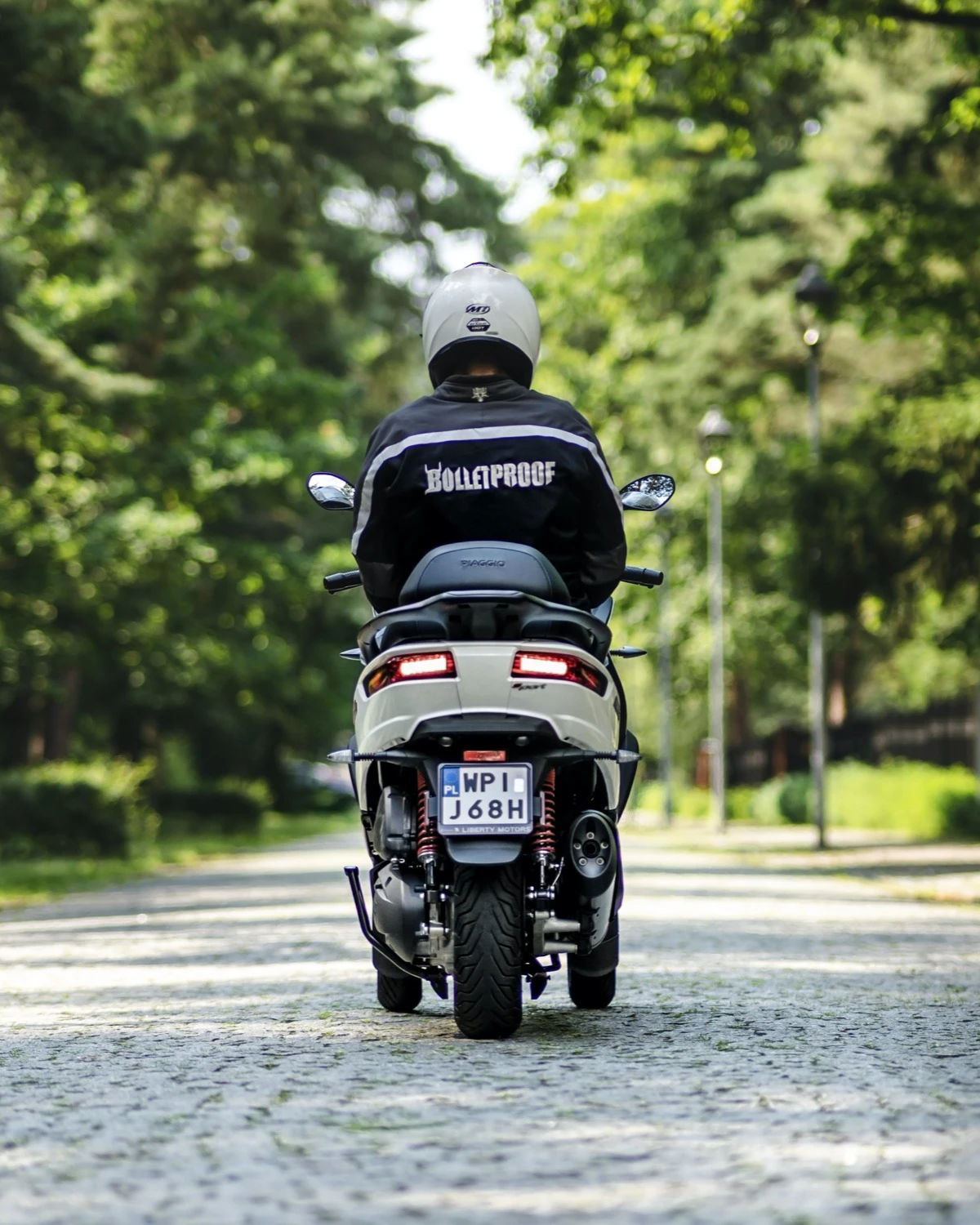 https://ocs-pl.oktawave.com/v1/AUTH_2887234e-384a-4873-8bc5-405211db13a2/autoblog/2025/03/piaggio-mp3-400-test-2021-05555.jpeg