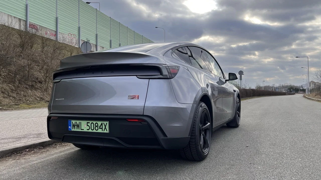 tesla model y juniper 2025 class="wp-image-639629" 