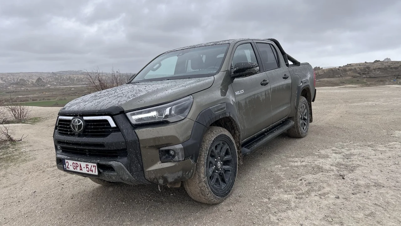 toyota hilux 2025 