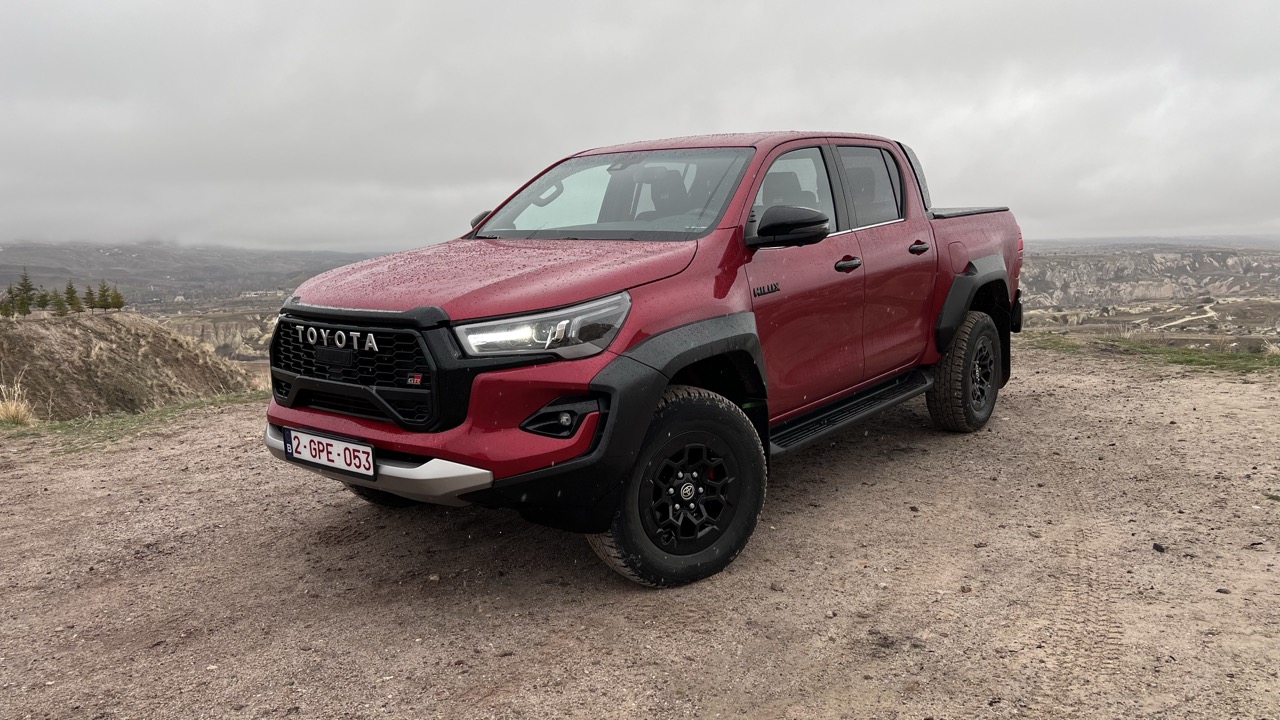 toyota hilux 2025