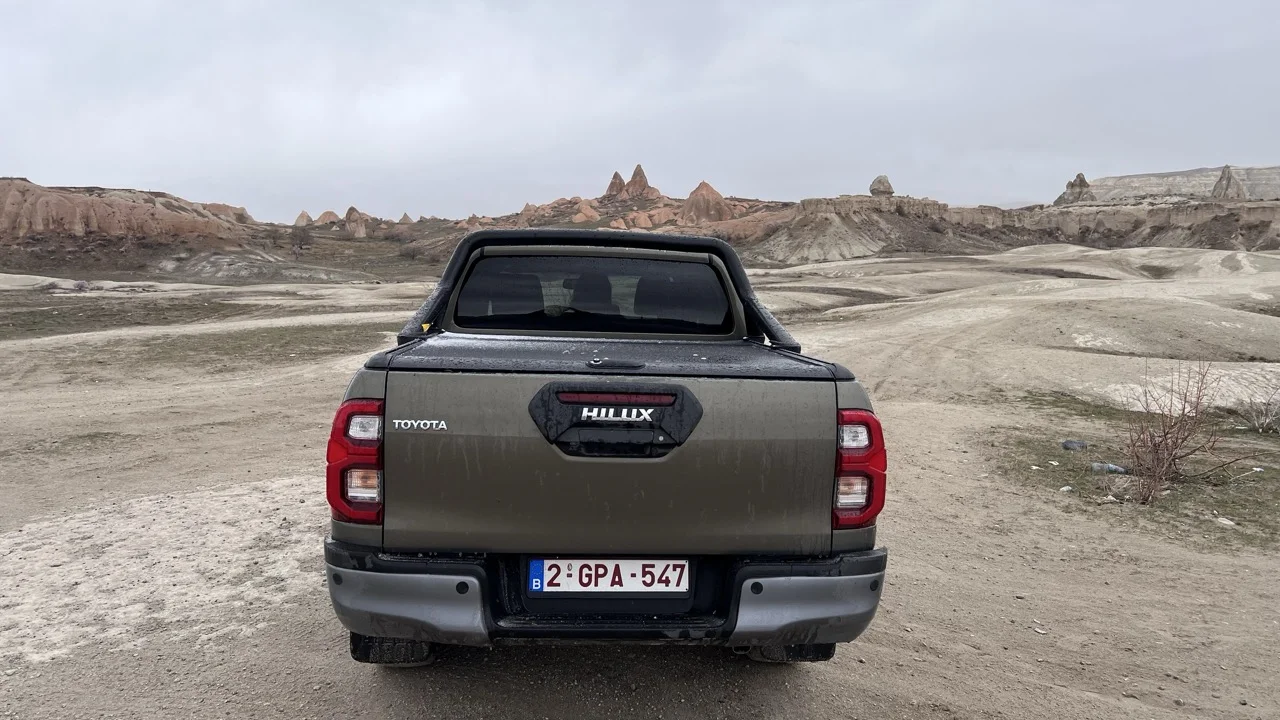 toyota hilux 2025 
