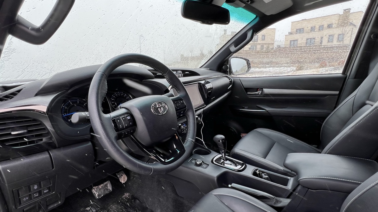 toyota hilux 2025