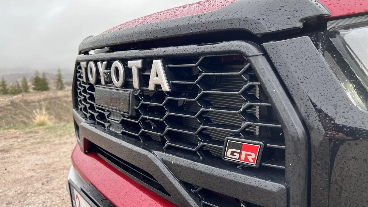Nowa Toyota bez żadnego kamuflażu. Wystrzałowy model