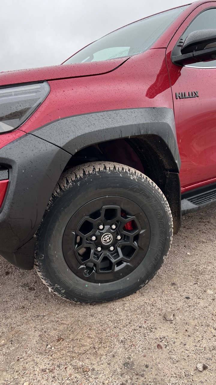 toyota hilux 2025
