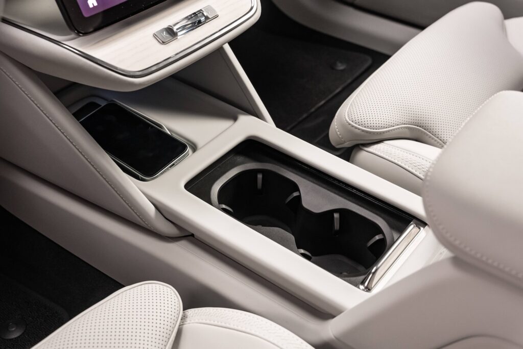 Volvo ES90 Exterior