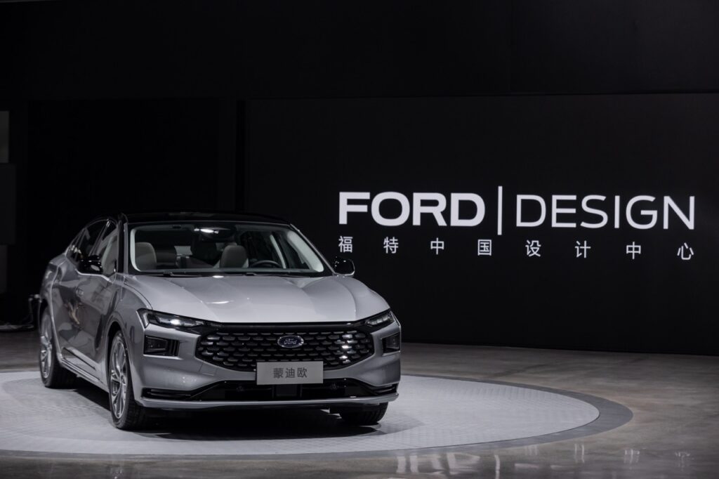 https://ocs-pl.oktawave.com/v1/AUTH_2887234e-384a-4873-8bc5-405211db13a2/autoblog/2025/04/All-New-Mondeo-4-Duzy-1024x682.jpeg