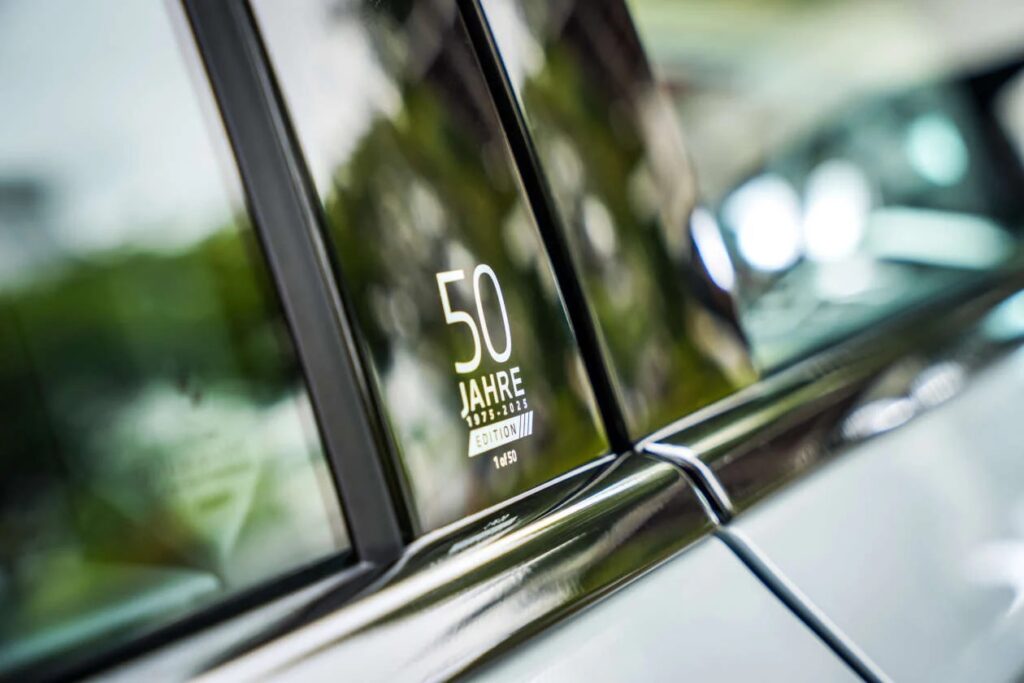 https://ocs-pl.oktawave.com/v1/AUTH_2887234e-384a-4873-8bc5-405211db13a2/autoblog/2025/04/BMW-M340i-xDrive-Edition-50-Jahre-9-1260x840-1-1024x683.jpeg