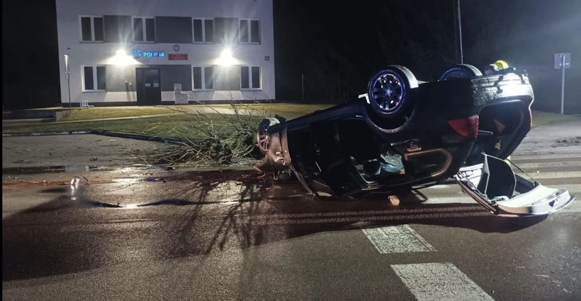 Jak kochać to księżniczki, a jak dachować to w bawarskiej karocy przed posterunkiem policji