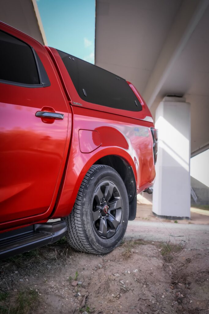 https://ocs-pl.oktawave.com/v1/AUTH_2887234e-384a-4873-8bc5-405211db13a2/autoblog/2025/04/Isuzu-D-Max_2-683x1024.jpg