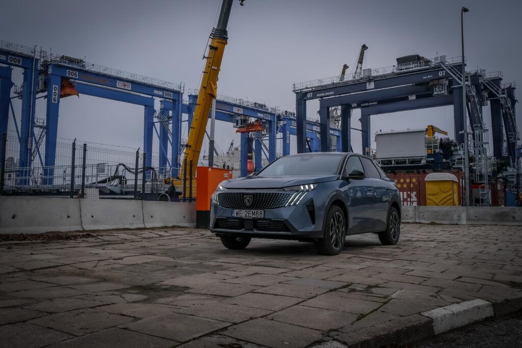https://ocs-pl.oktawave.com/v1/AUTH_2887234e-384a-4873-8bc5-405211db13a2/autoblog/2025/04/Peugeot-3008-hybrid_19-1024x683.jpg