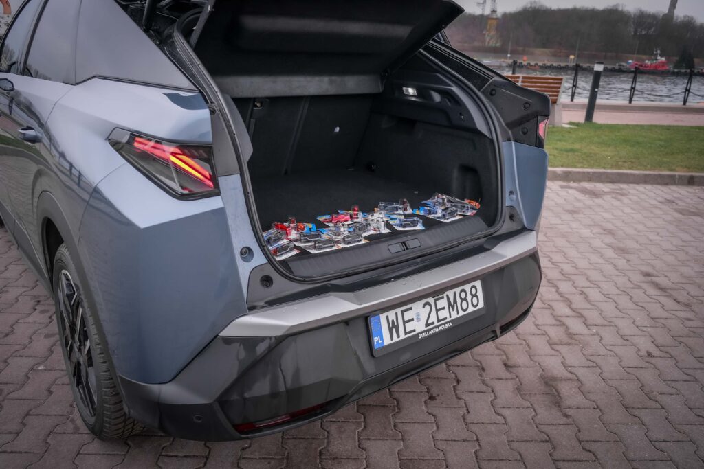 https://ocs-pl.oktawave.com/v1/AUTH_2887234e-384a-4873-8bc5-405211db13a2/autoblog/2025/04/Peugeot-3008-hybrid_30-1024x683.jpg